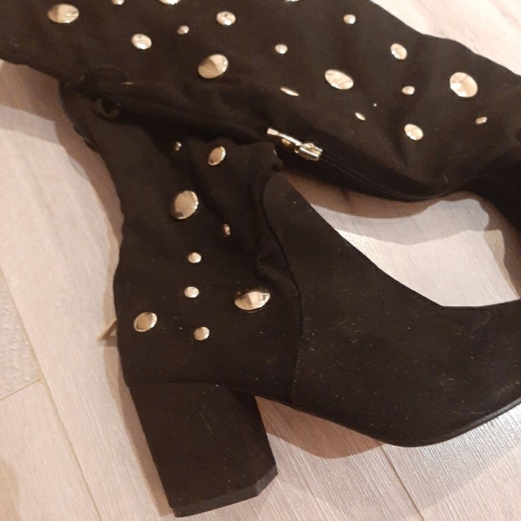 Boots - Picture 4 of 7